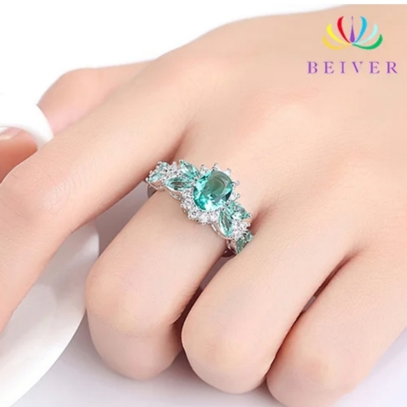 Woman's Ring - Picture 3 of 4